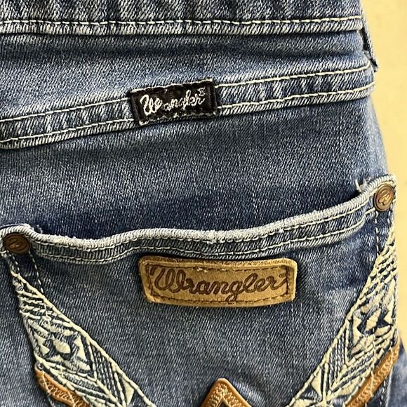 Wrangler Dark Wash Faded Bootcut 5-Pocket Jean w/ W Design on Back Pockets 13 - Picture 8 of 14